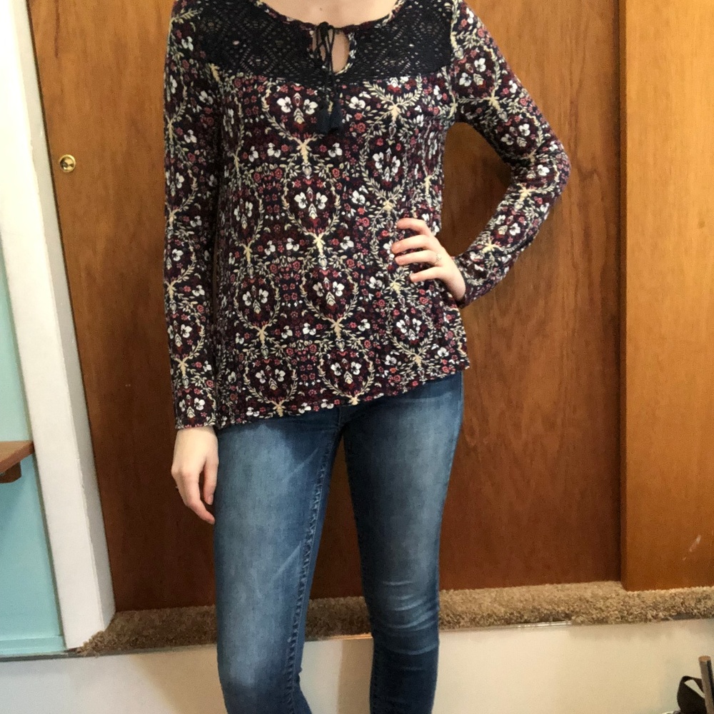 ✨Tie-Front Patterned Peasant Top